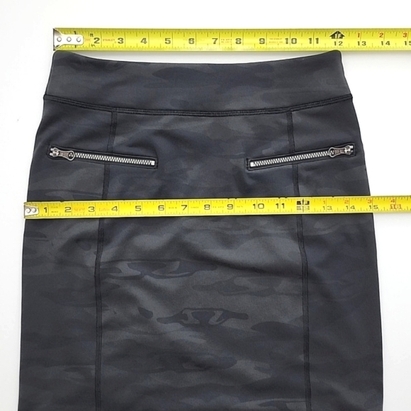 Lululemon Rocket Pencil Skirt Black Retro Grey Camo Zip Pockets Stretch Size 4 - Picture 15 of 16